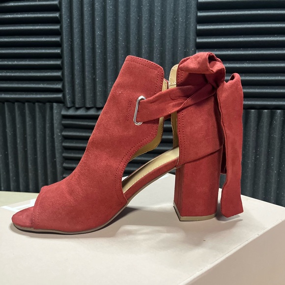 Heeled Suede Sandals - Picture 6 of 10